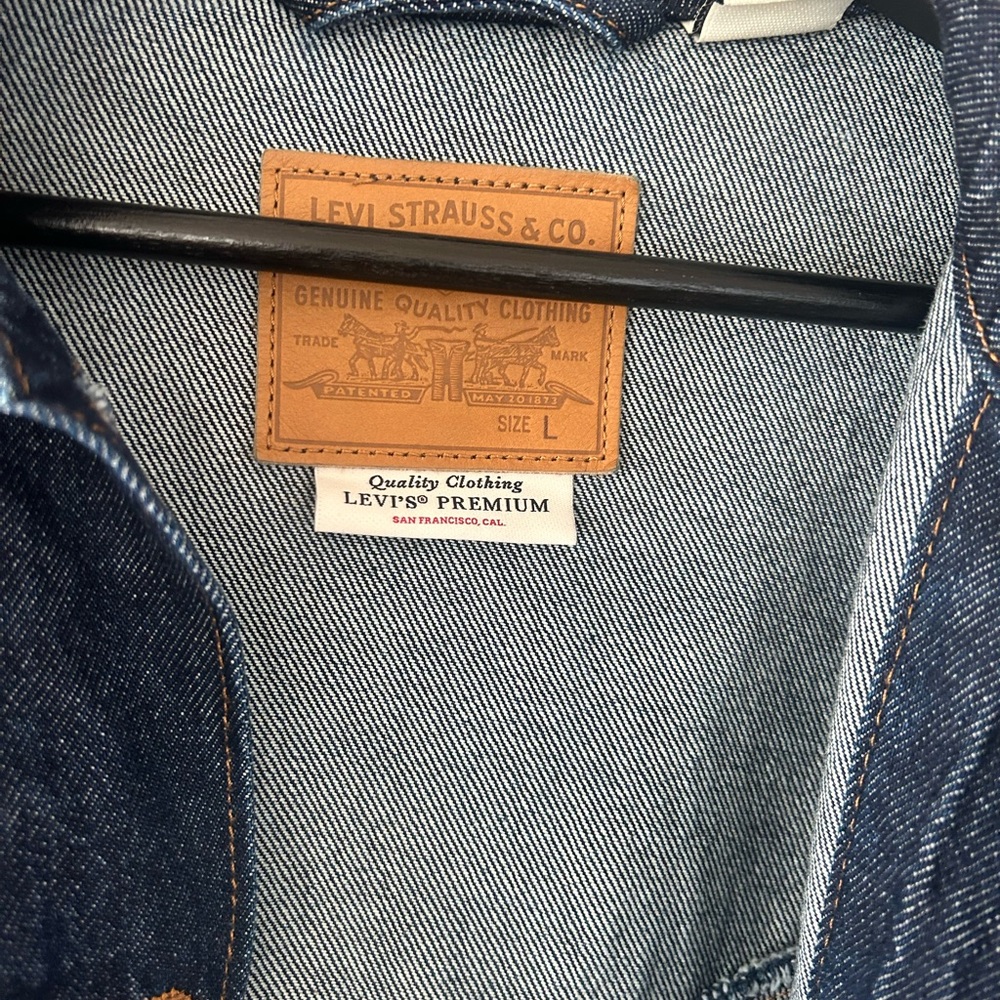 Levi’s Dark Blue Trucker Denim Jacket Large - Picture 2 of 3